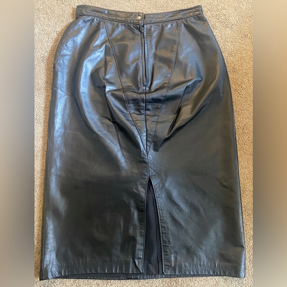 Vintage Ada Leather Skirt - Size tag 11-12 fits like Size 6-8 - Picture 2 of 7